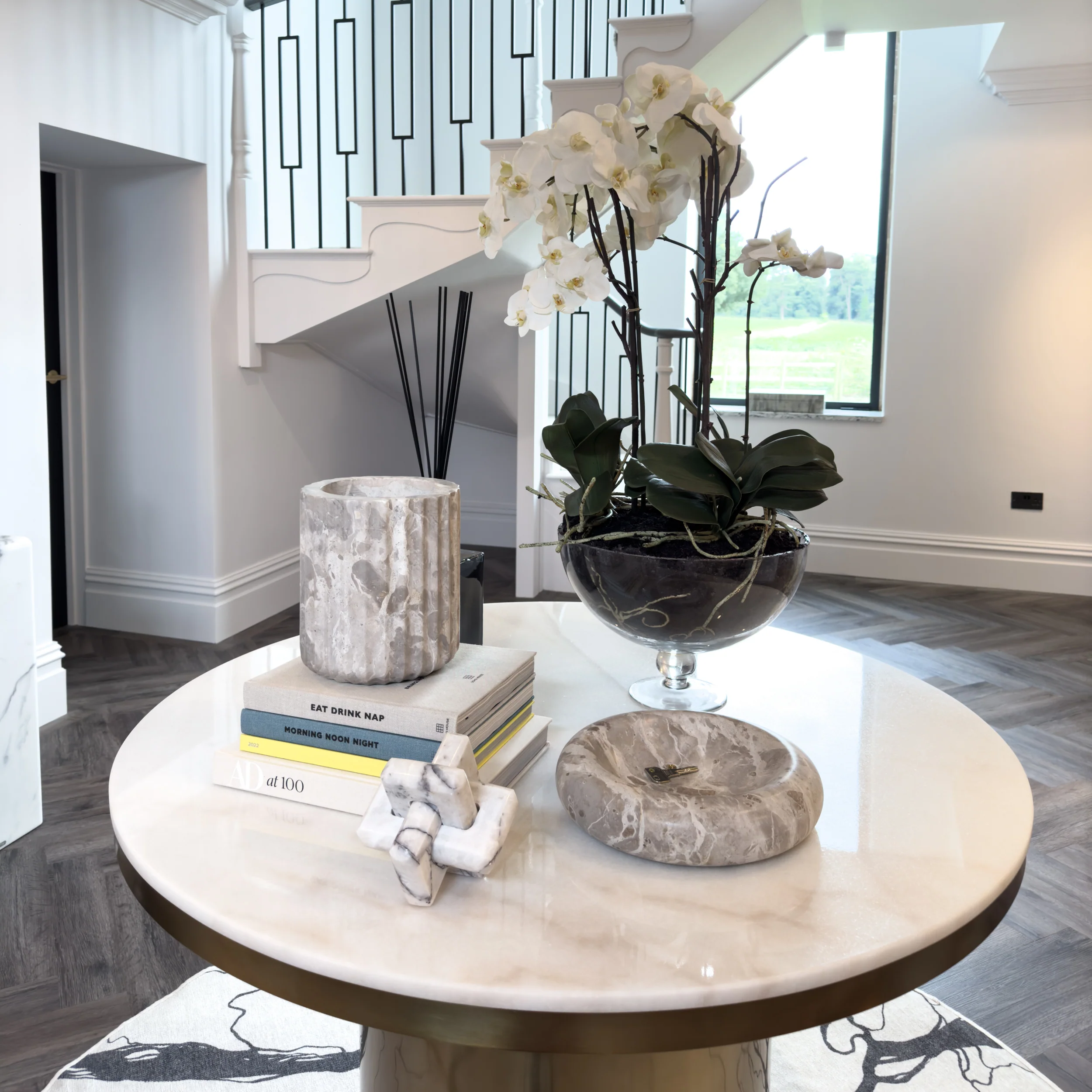 Liang & Eimil Camden Large Dining Table in Creamy White Marble & Brass - Medium - Image 3