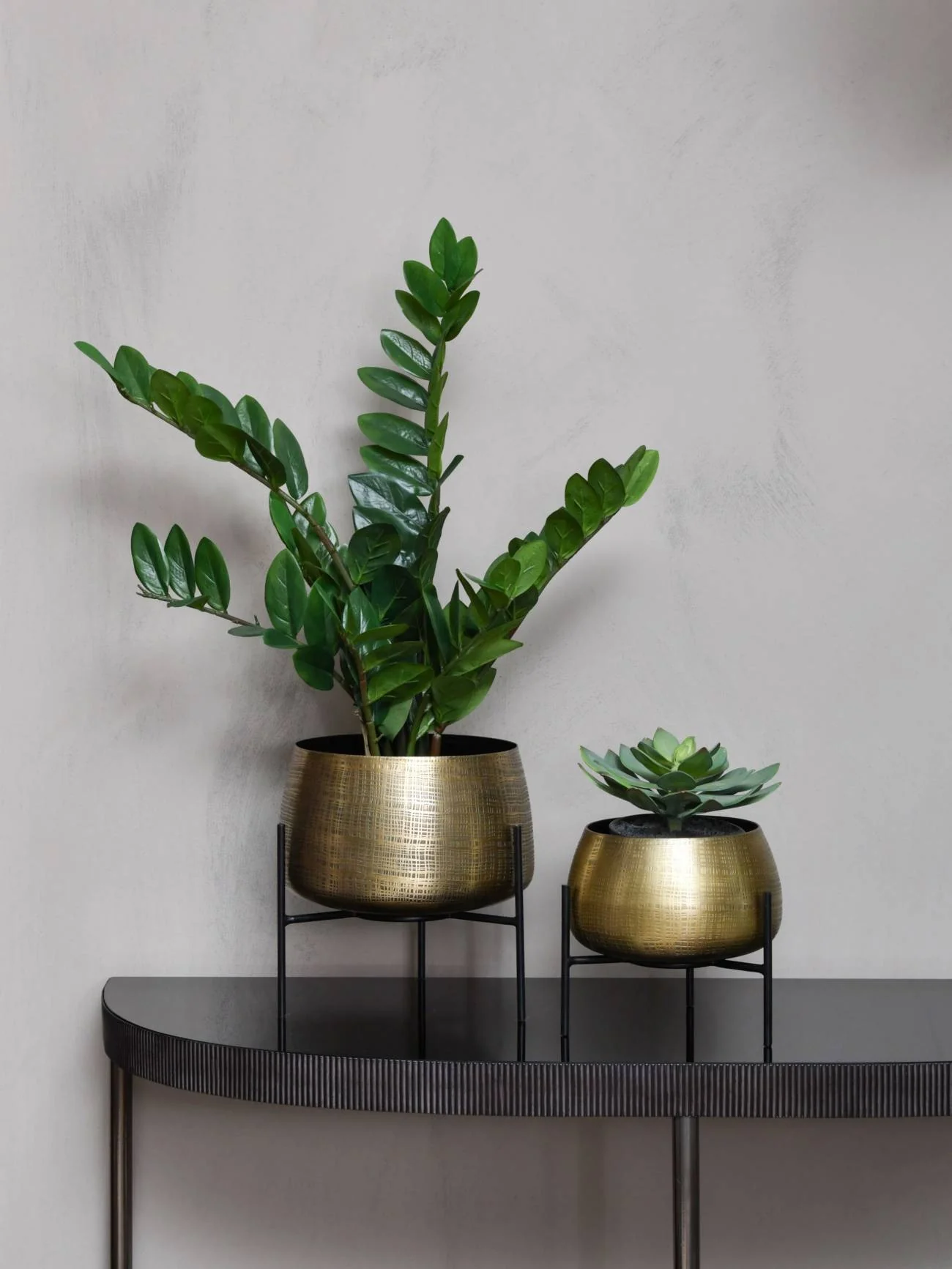 Libra Interiors Clyde Tabletop Planters in Antique Brass – Set of 2 - Image 6