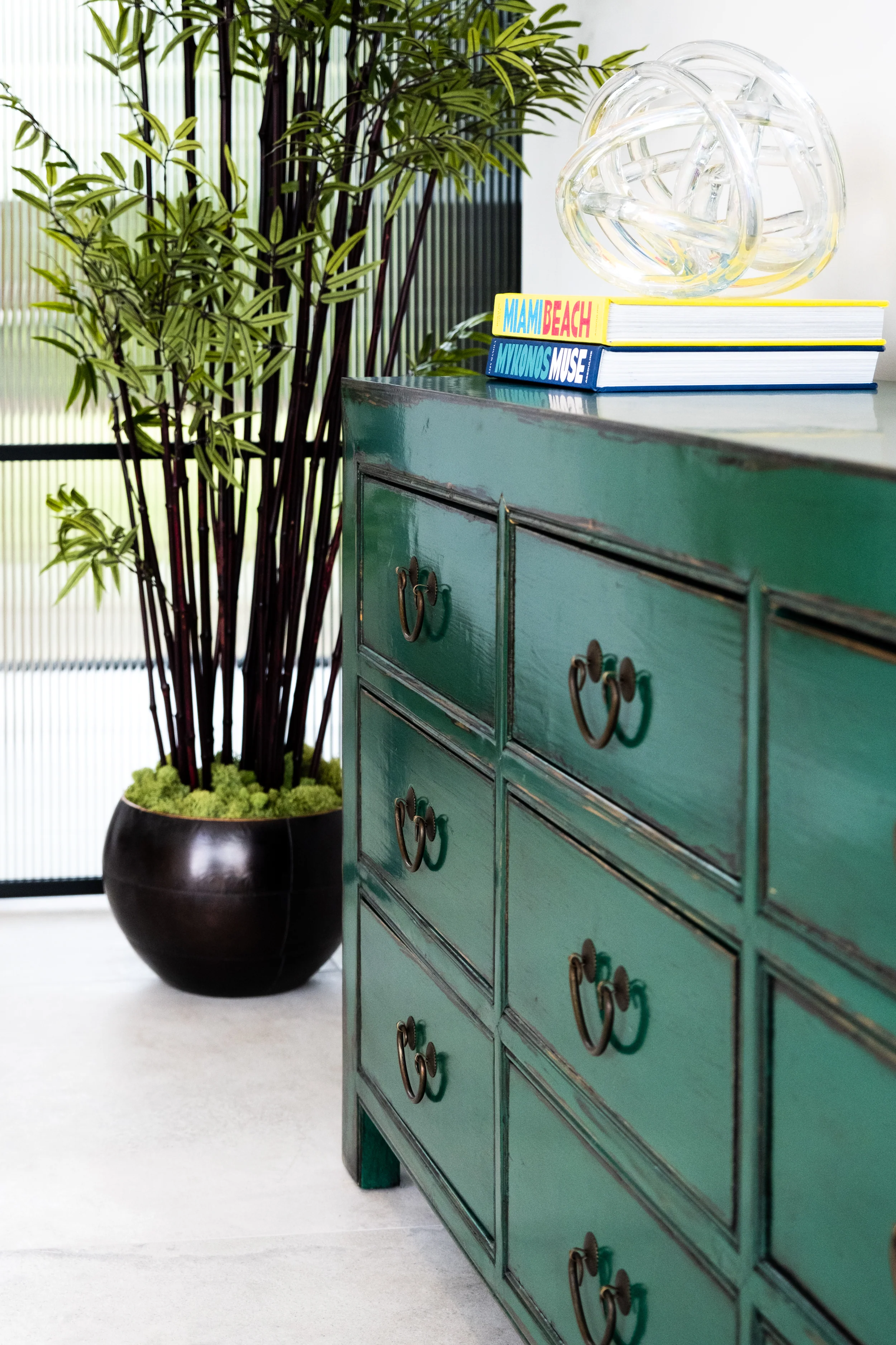 Lingbao Peacock Wide Chest of Drawers in Green - Image 9